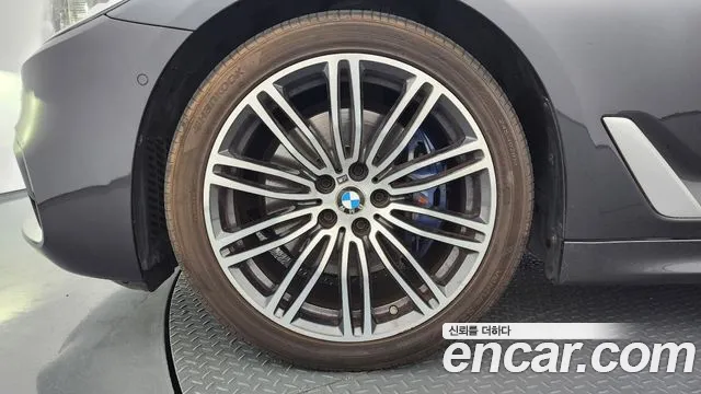 BMW 5 серии 2019 thumb 5