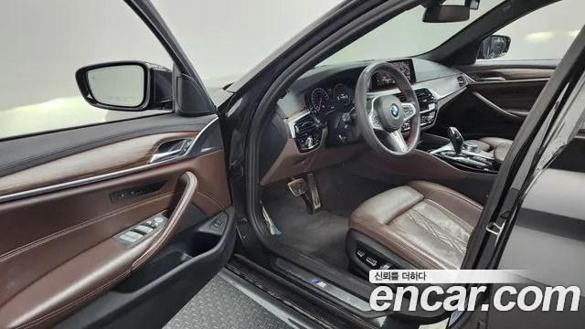 BMW 5 серии 2019 thumb 10