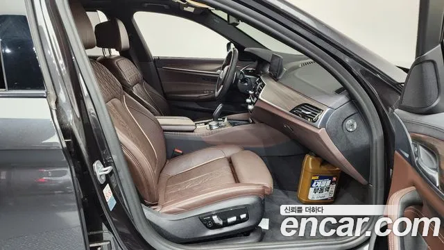 BMW 5 серии 2019 thumb 11