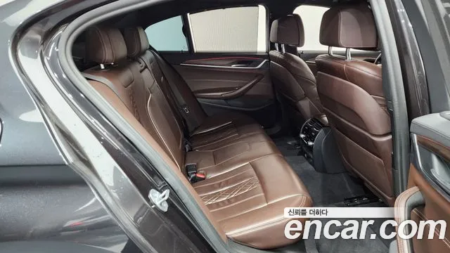 BMW 5 серии 2019 thumb 12