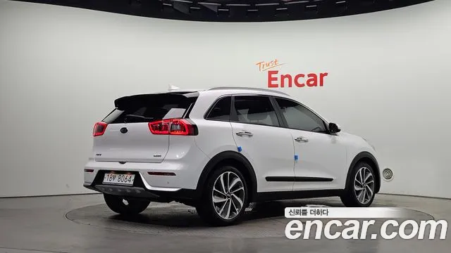 Kia Niro 2016 thumb 2