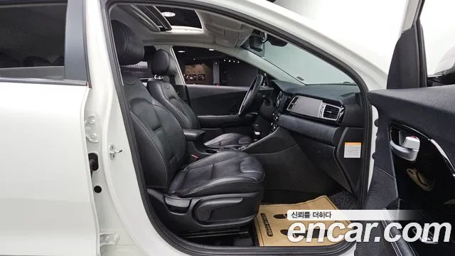 Kia Niro 2016 thumb 12