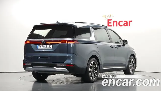 Kia Carnival 2021 thumb 2