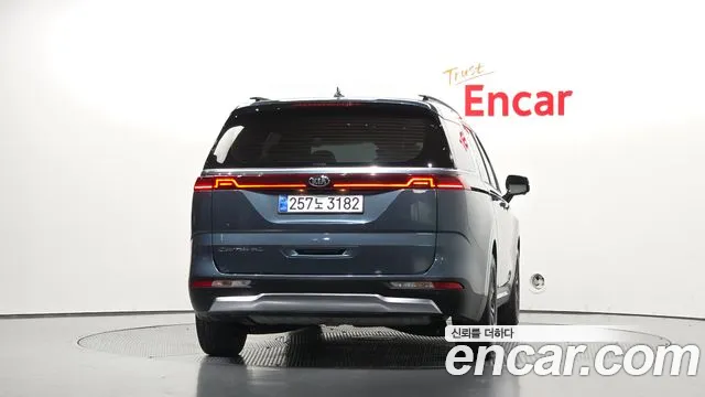 Kia Carnival 2021 thumb 4