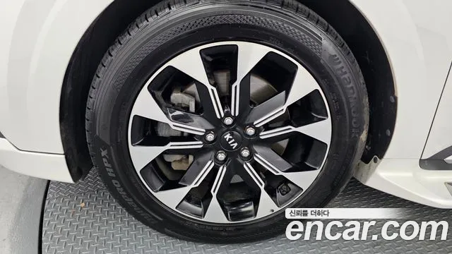 Kia Carnival 2021 thumb 5