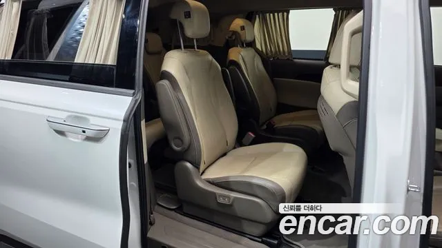 Kia Carnival 2021 thumb 12