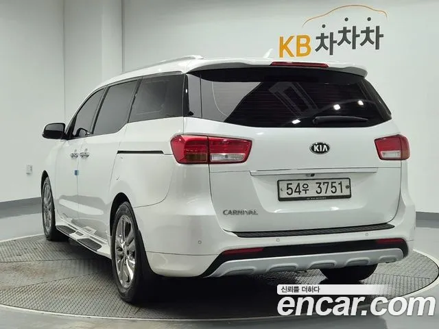 Kia Carnival 2018 thumb 2