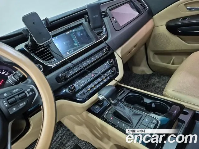 Kia Carnival 2018 thumb 10