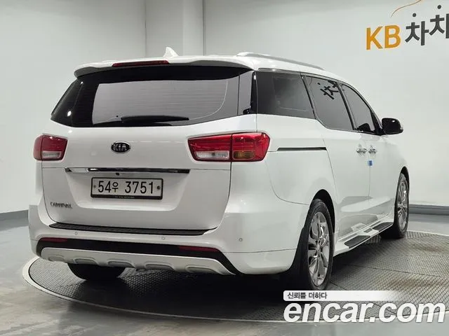 Kia Carnival 2018 thumb 3