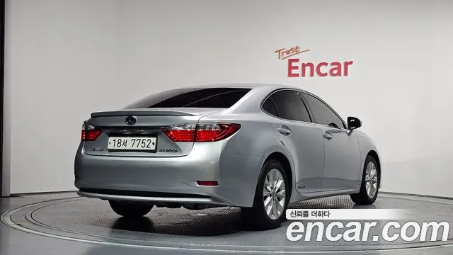Lexus ES 2013 thumb 2