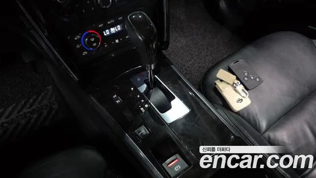 Renault Latitude 2011 thumb 9