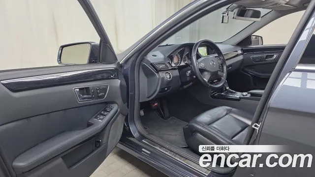 Mercedes-Benz E-Класс 2011 thumb 9
