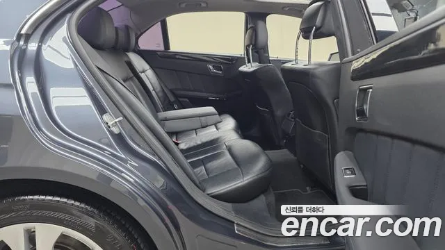 Mercedes-Benz E-Класс 2011 thumb 10
