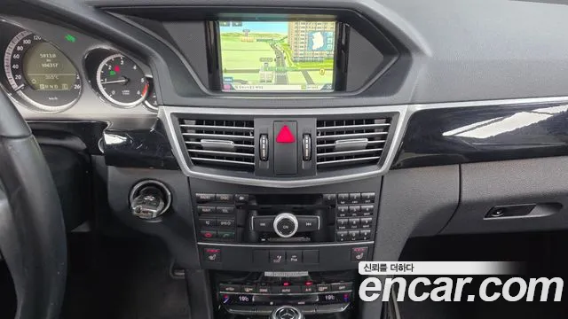 Mercedes-Benz E-Класс 2011 thumb 12