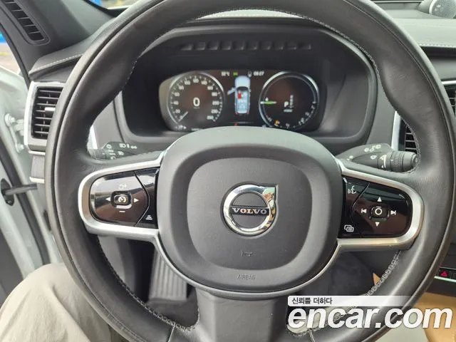 Volvo XC90 2021 thumb 10