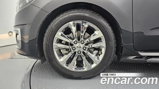Kia Carnival 2017 thumb 4