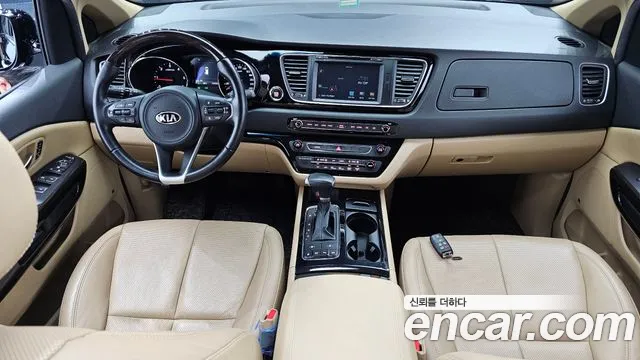 Kia Carnival 2017 thumb 6
