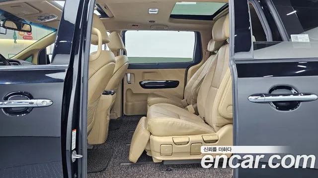 Kia Carnival 2017 thumb 11