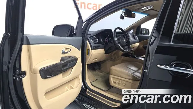 Kia Carnival 2019 thumb 10