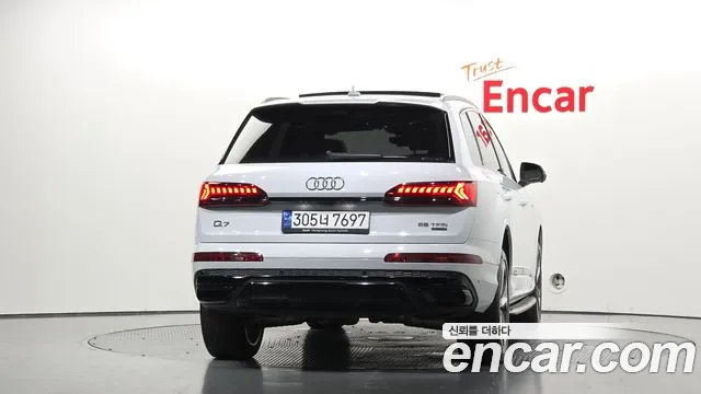 Audi Q7 2023 thumb 4