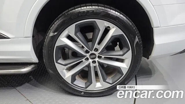 Audi Q7 2023 thumb 5