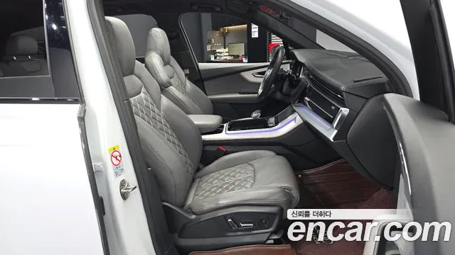 Audi Q7 2023 thumb 11