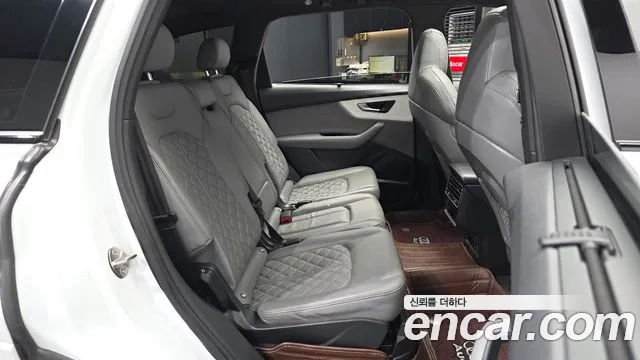 Audi Q7 2023 thumb 12