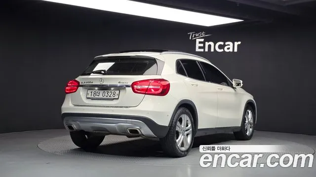 Mercedes-Benz GLA 2016 thumb 2