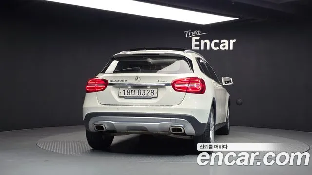 Mercedes-Benz GLA 2016 thumb 4