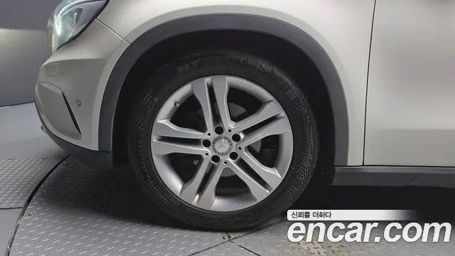 Mercedes-Benz GLA 2016 thumb 5