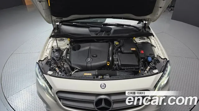 Mercedes-Benz GLA 2016 thumb 6