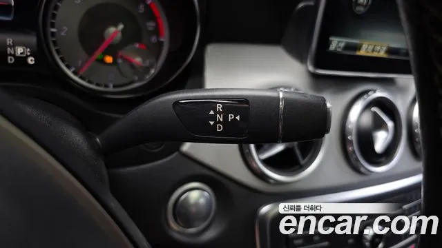 Mercedes-Benz GLA 2016 thumb 9