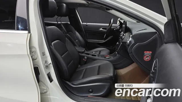 Mercedes-Benz GLA 2016 thumb 11