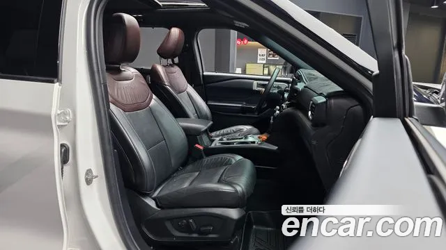 Ford Explorer 2022 thumb 11