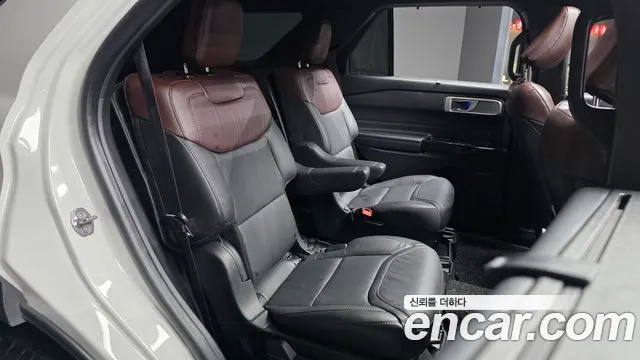 Ford Explorer 2022 thumb 12