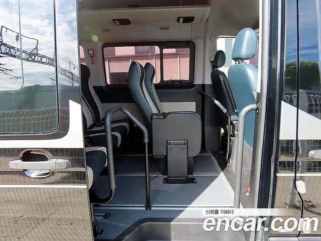 Hyundai Staria 2019 thumb 6