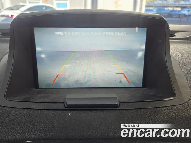 Renault Fluence 2016 thumb 10