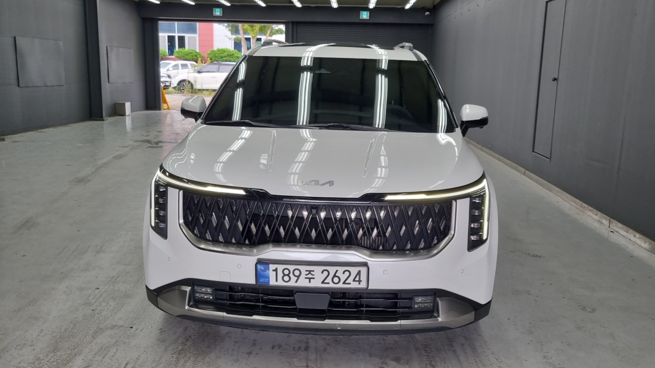Kia Carnival 2024 thumb 3