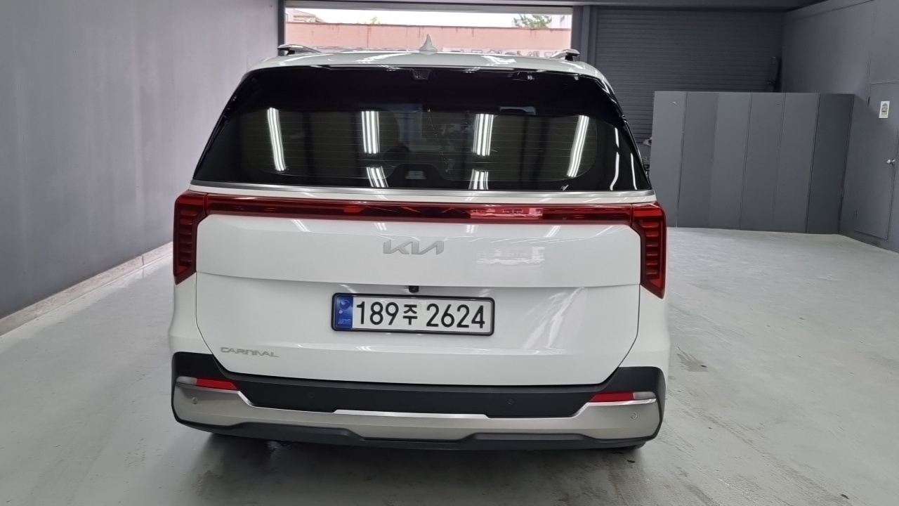 Kia Carnival 2024 thumb 4