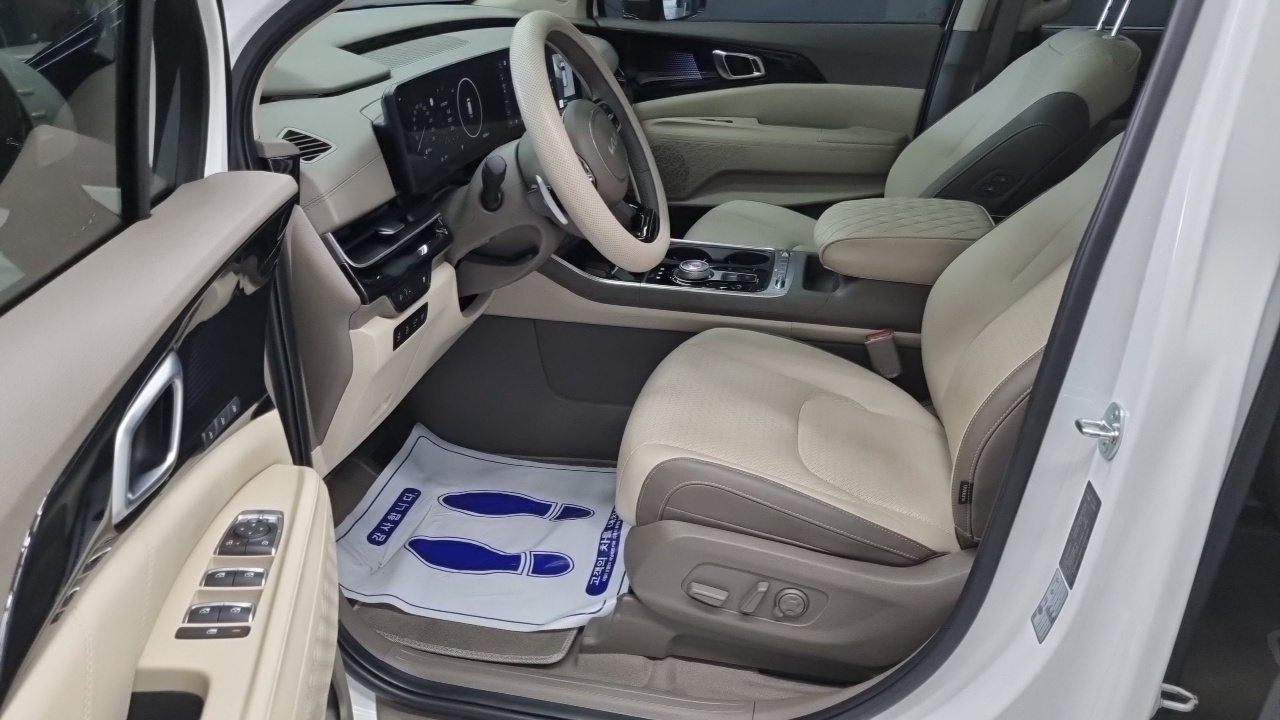 Kia Carnival 2024 thumb 10