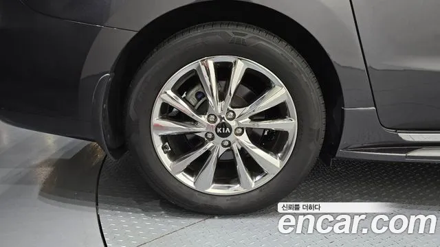 Kia Carnival 2018 thumb 5