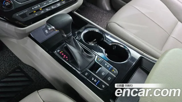Kia Carnival 2018 thumb 9
