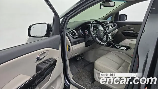 Kia Carnival 2018 thumb 10