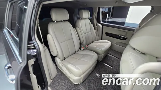 Kia Carnival 2018 thumb 11