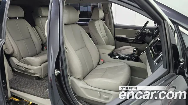 Kia Carnival 2018 thumb 12
