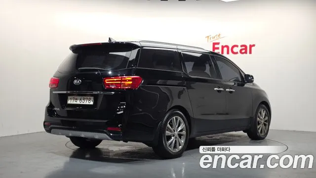 Kia Carnival 2019 thumb 2