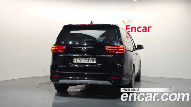 Kia Carnival 2019 thumb 4