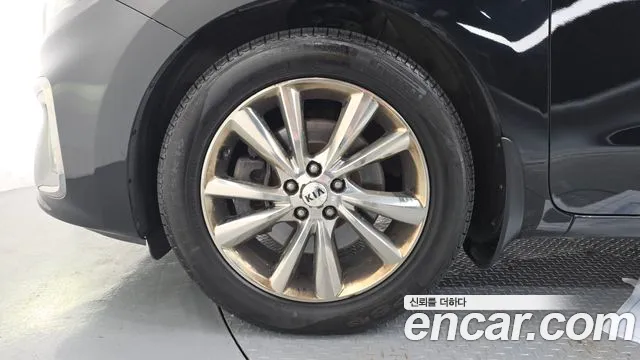 Kia Carnival 2019 thumb 5