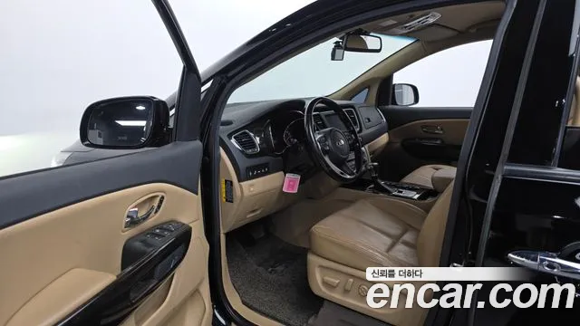Kia Carnival 2019 thumb 10