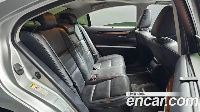 Lexus ES 2012 thumb 11